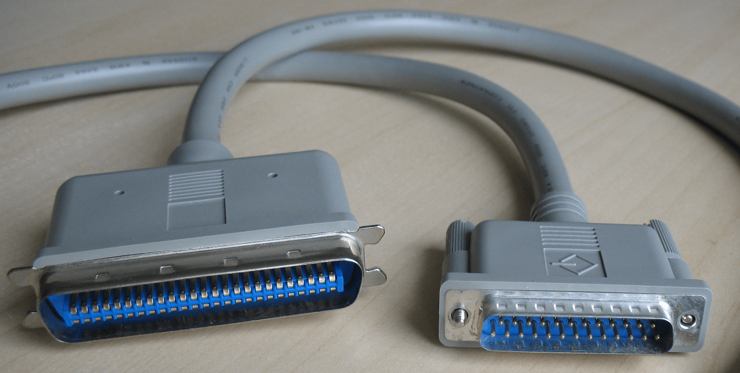 A very old fashioned grey 25-pin parallel cable.