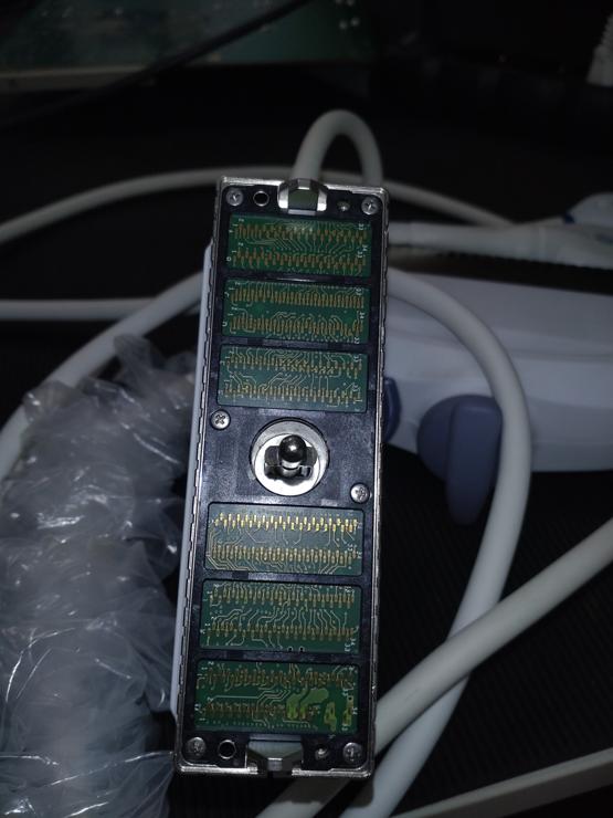 Ultrasound probe connector, with 404 pads visible.